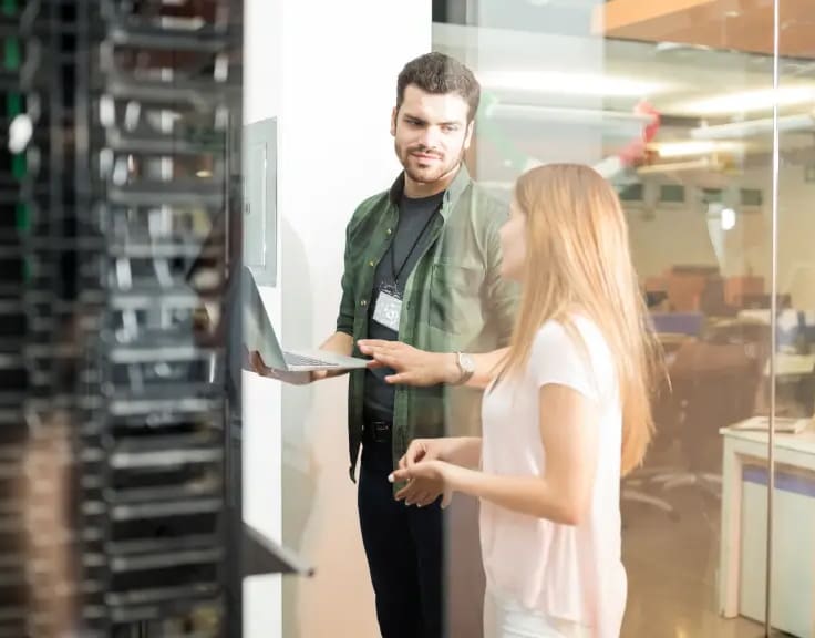 بررسی تخصصی مزایای استفاده از نسخه‌های اورجینال Windows Server (ویندوز سرور ۲۰۲۲ و ۲۰۲۵) برای کسب‌وکارها و زیرساخت‌های IT