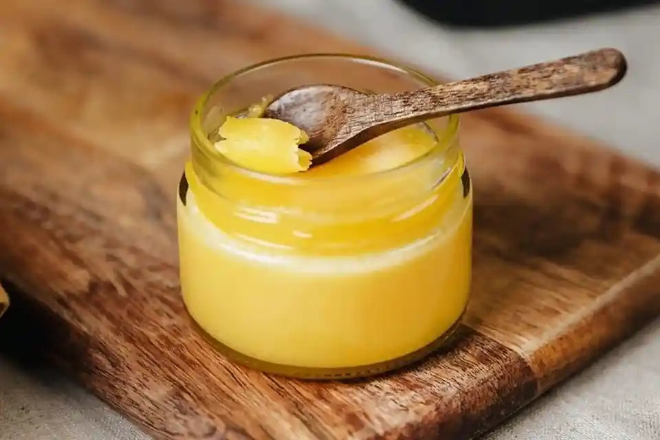 چربی حیوانی و بیماری کبد چرب: راهنمای جامع برای رژیم گیاه‌محور و وگان‌ها